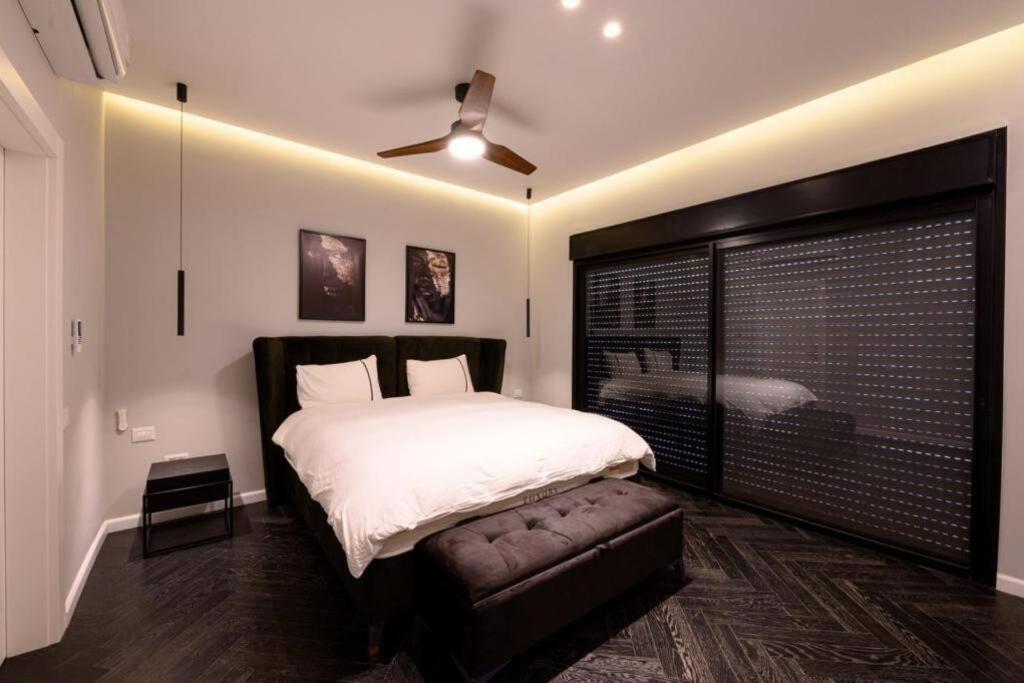 Villa Six Eilat Bagian luar foto